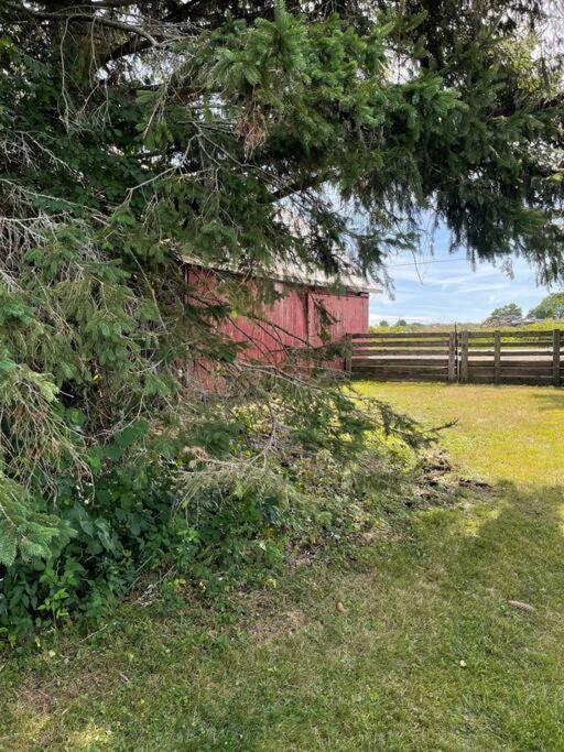 The Barns Of Brighton Near Prince Edward County Bagian luar foto