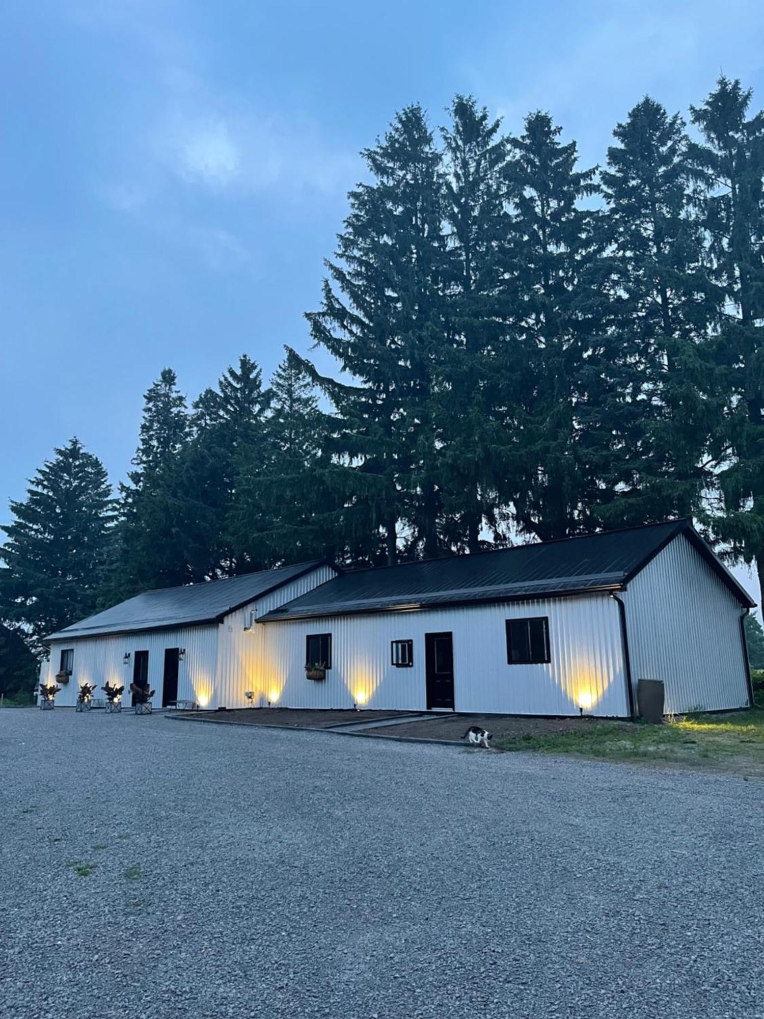 The Barns Of Brighton Near Prince Edward County Bagian luar foto